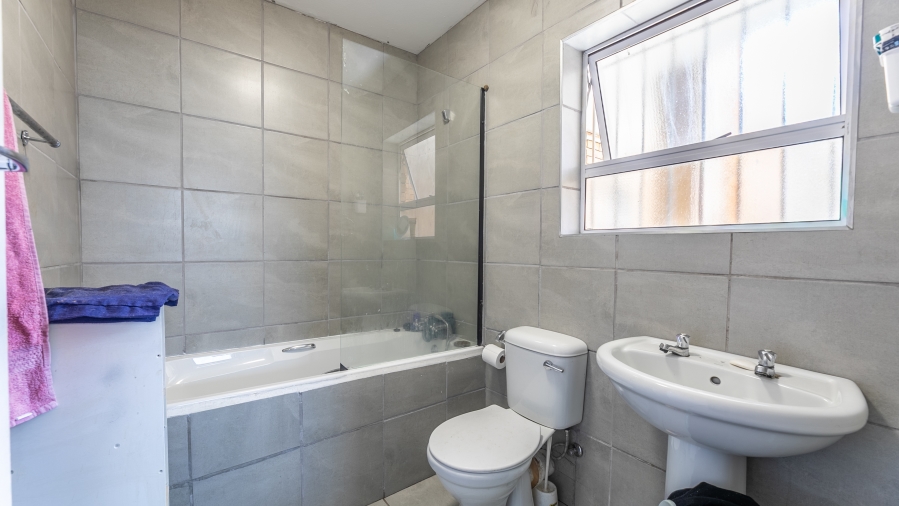 1 Bedroom Property for Sale in Table View Western Cape